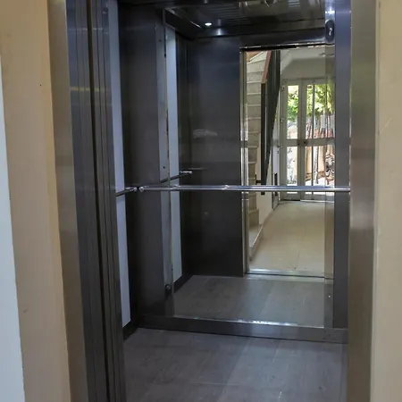 Amazing 2 Bedroom In Location Κουσάντασι